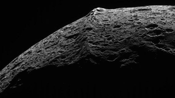 Iapetus Equatorial Ridge Closeup